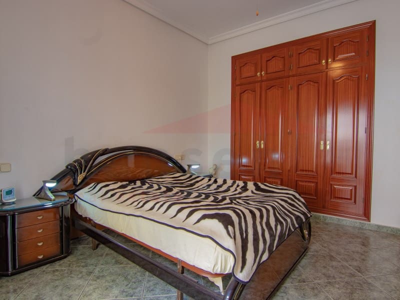 7 bedroom Townhouse for sale in Velez-Malaga - € 380,000 (Ref: 7218843)