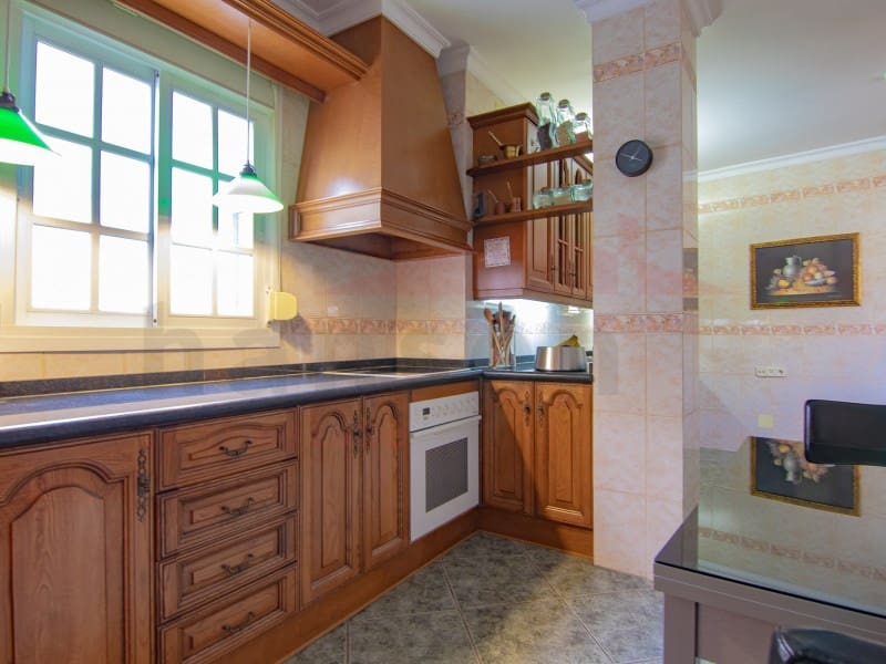 7 bedroom Townhouse for sale in Velez-Malaga - € 380,000 (Ref: 7218843)