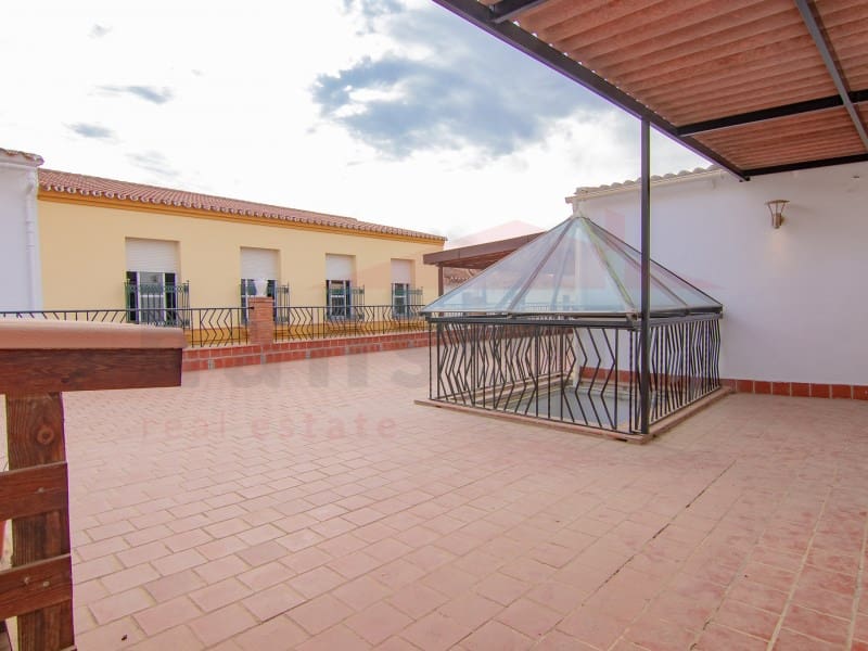 7 bedroom Townhouse for sale in Velez-Malaga - € 380,000 (Ref: 7218843)