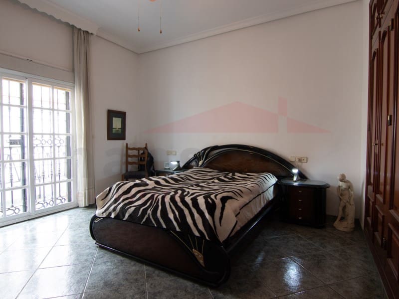 7 bedroom Townhouse for sale in Velez-Malaga - € 380,000 (Ref: 7218843)