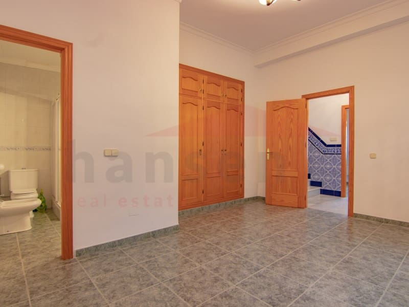 7 bedroom Townhouse for sale in Velez-Malaga - € 380,000 (Ref: 7218843)