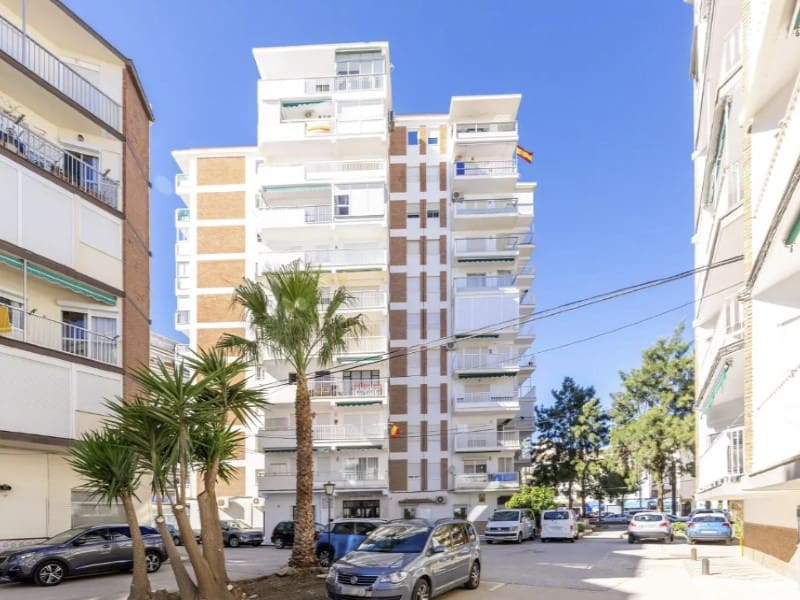 3 quarto Apartamento para arrendar em Torre del Mar - 1 000 € (Ref: 7767126)