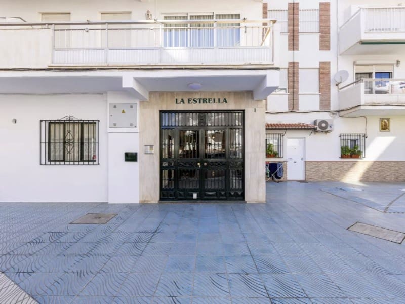 3 quarto Apartamento para arrendar em Torre del Mar - 1 000 € (Ref: 7767126)