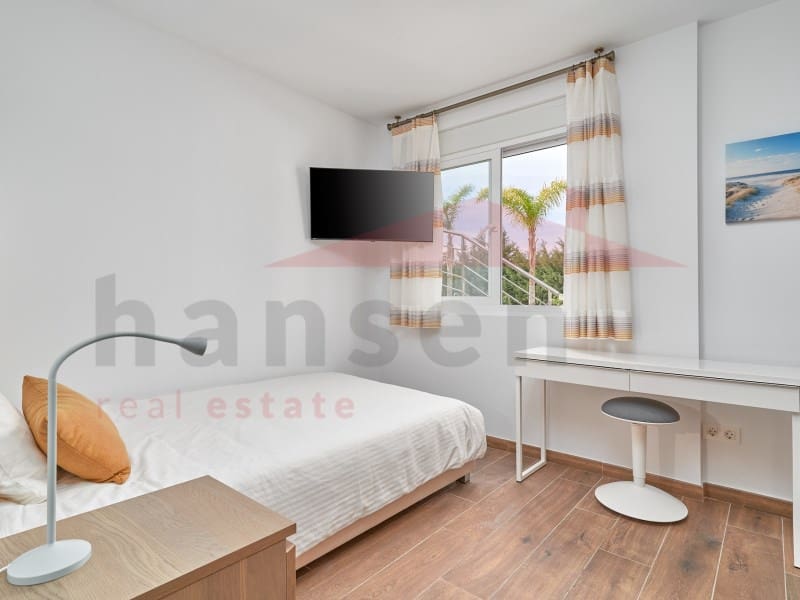 7 chambre Villa/Maison à vendre à Caleta de Velez avec piscine garage - 1 200 000 € (Ref: 7999454)