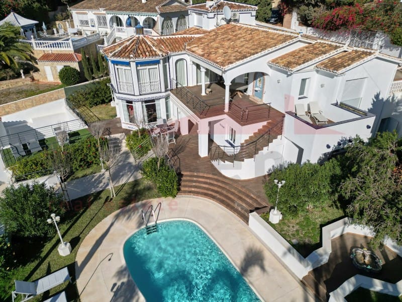 7 chambre Villa/Maison à vendre à Caleta de Velez avec piscine garage - 1 200 000 € (Ref: 7999454)