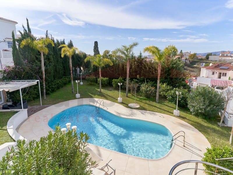 7 chambre Villa/Maison à vendre à Caleta de Velez avec piscine garage - 1 200 000 € (Ref: 7999454)