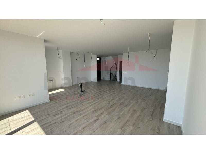 3 soveværelse Semi-Rækkehus til salg i Torre del Mar med garage - € 579.900 (Ref: 8656541)