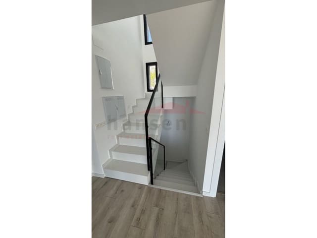 3 slaapkamer Halfvrijstaande villa te koop in Torre del Mar, Vélez-Málaga met zwembad garage - € 579.900 (Ref: 8656542)
