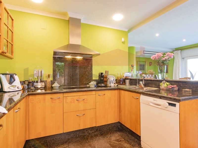 3 soveværelse Villa til salg i Almayate med swimmingpool garage - € 660.000 (Ref: 9026647)