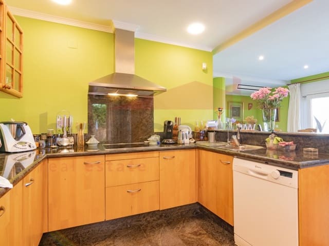 3 soverom Villa til salgs i Almayate, Vélez-Málaga med svømmebasseng garasje - € 660 000 (Ref: 9026647)