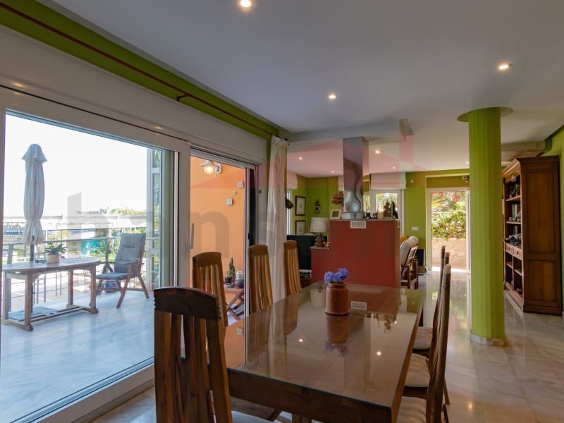 3 soveværelse Villa til salg i Almayate med swimmingpool garage - € 660.000 (Ref: 9026647)