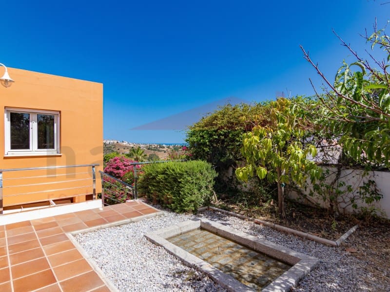 3 soveværelse Villa til salg i Almayate med swimmingpool garage - € 660.000 (Ref: 9026647)