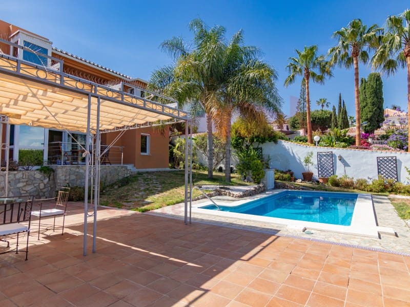 3 soveværelse Villa til salg i Almayate med swimmingpool garage - € 660.000 (Ref: 9026647)