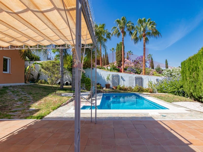 3 soveværelse Villa til salg i Almayate med swimmingpool garage - € 660.000 (Ref: 9026647)