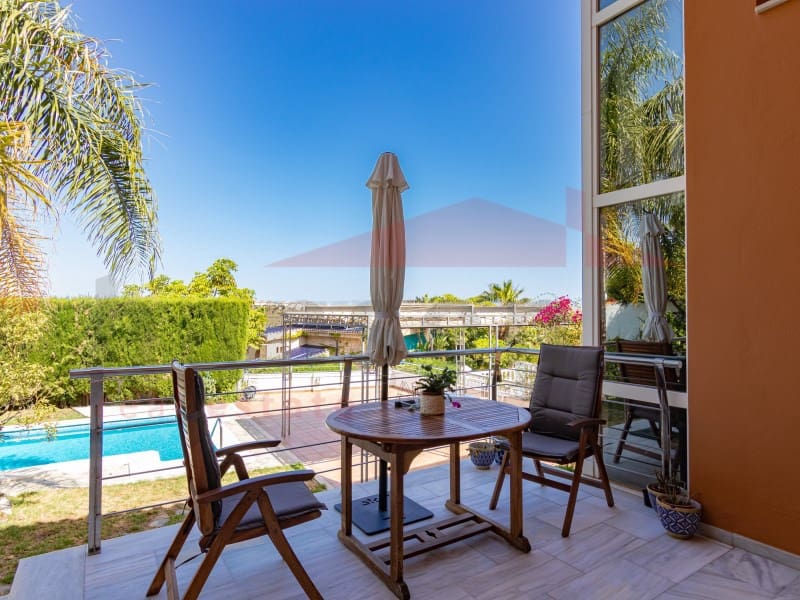 3 soveværelse Villa til salg i Almayate med swimmingpool garage - € 660.000 (Ref: 9026647)