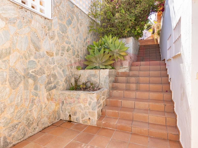 3 soveværelse Villa til salg i Almayate med swimmingpool garage - € 660.000 (Ref: 9026647)