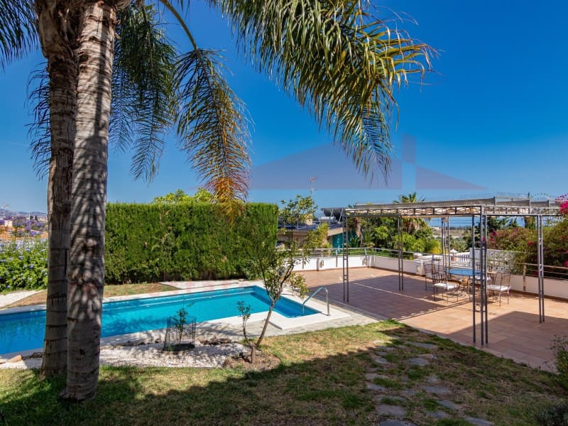 3 Zimmer Villa zu verkaufen in Almayate mit Pool Garage - 670.000 € (Ref: 9026647)