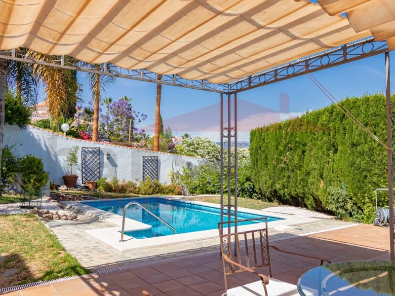 3 soveværelse Villa til salg i Almayate med swimmingpool garage - € 660.000 (Ref: 9026647)