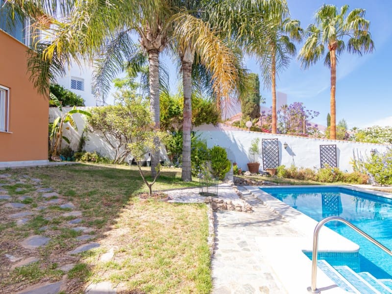 3 soveværelse Villa til salg i Almayate med swimmingpool garage - € 660.000 (Ref: 9026647)