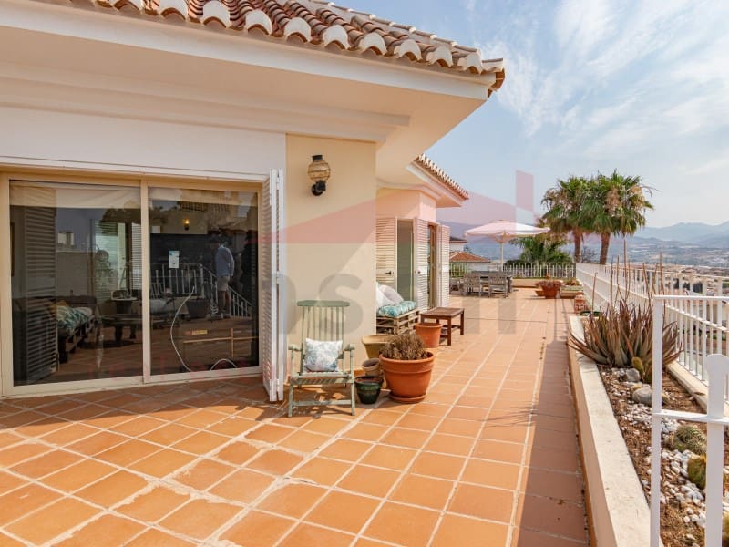 6 soveværelse Villa til salg i Torre del Mar med swimmingpool garage - € 975.000 (Ref: 9034828)