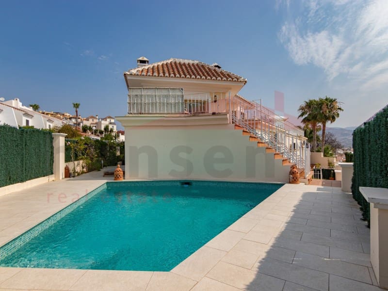 6 soveværelse Villa til salg i Torre del Mar med swimmingpool garage - € 975.000 (Ref: 9034828)
