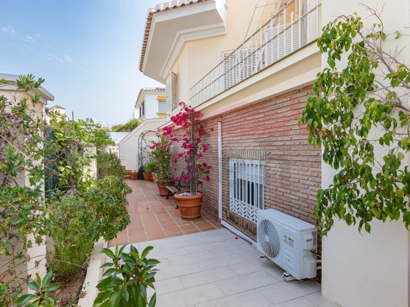 6 soveværelse Villa til salg i Torre del Mar med swimmingpool garage - € 975.000 (Ref: 9034828)