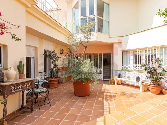 6 soveværelse Villa til salg i Torre del Mar, Vélez-Málaga med swimmingpool garage - € 975.000 (Ref: 9034828)