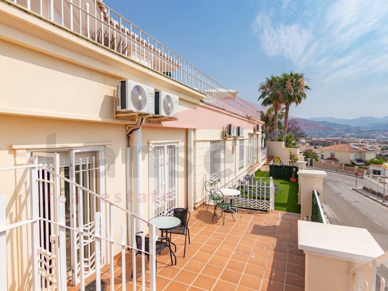 6 soveværelse Villa til salg i Torre del Mar med swimmingpool garage - € 975.000 (Ref: 9034828)