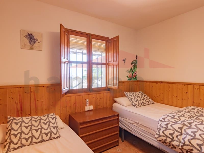 3 soveværelse Finca/Landehus til salg i Sayalonga med swimmingpool - € 370.000 (Ref: 9037031)