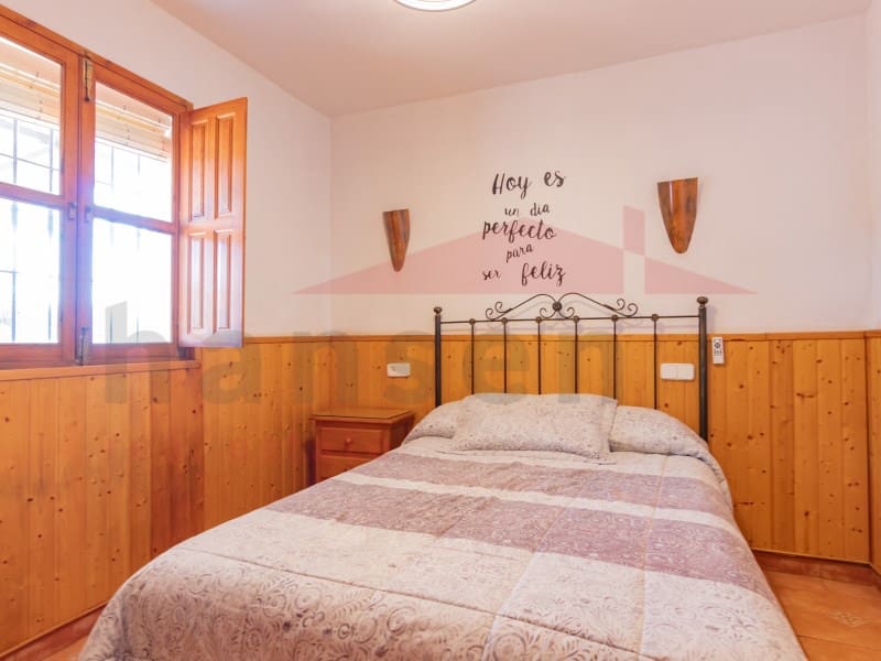 3 soveværelse Finca/Landehus til salg i Sayalonga med swimmingpool - € 370.000 (Ref: 9037031)