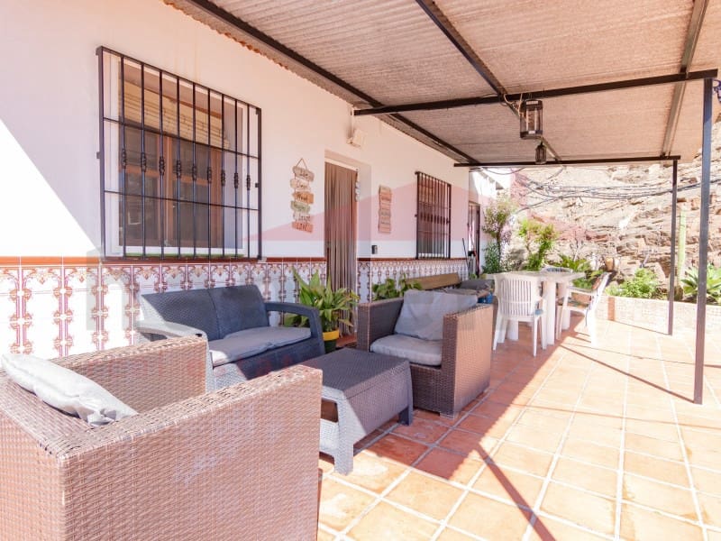 3 soveværelse Finca/Landehus til salg i Sayalonga med swimmingpool - € 370.000 (Ref: 9037031)