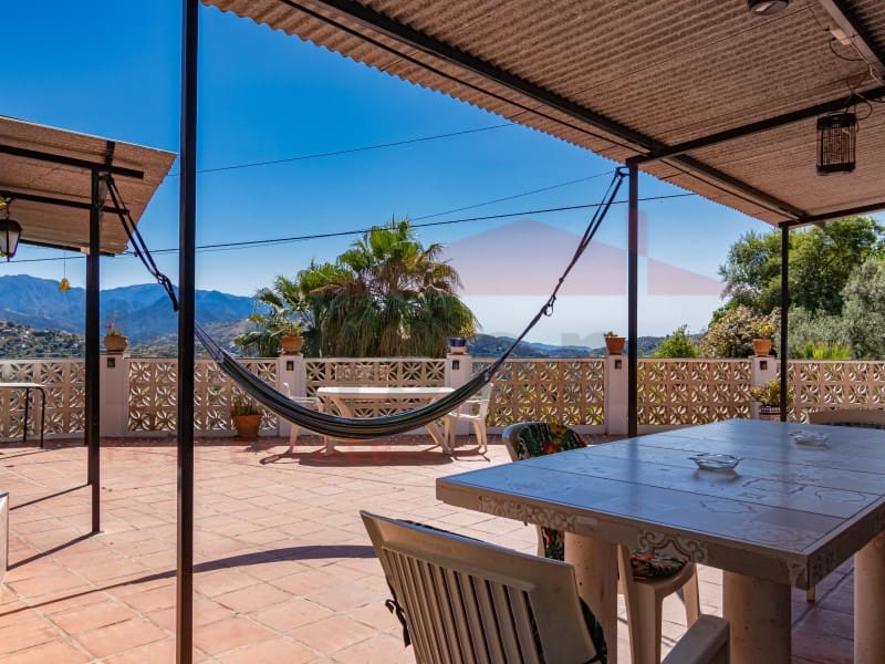 3 soveværelse Finca/Landehus til salg i Sayalonga med swimmingpool - € 370.000 (Ref: 9037031)