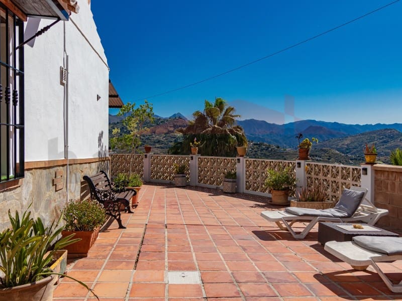 3 soveværelse Finca/Landehus til salg i Sayalonga med swimmingpool - € 370.000 (Ref: 9037031)