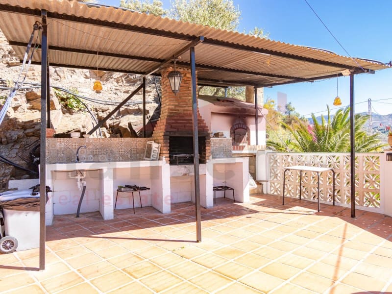 3 soveværelse Finca/Landehus til salg i Sayalonga med swimmingpool - € 370.000 (Ref: 9037031)