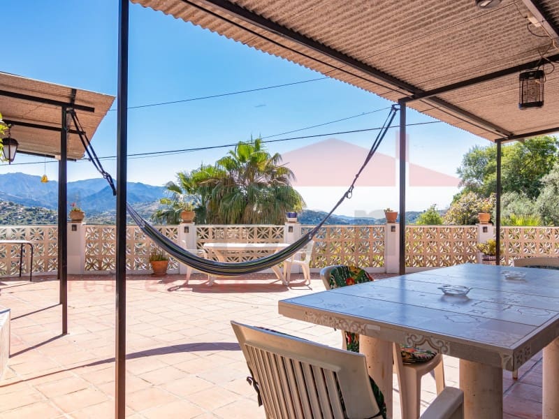 3 soveværelse Finca/Landehus til salg i Sayalonga med swimmingpool - € 370.000 (Ref: 9037031)