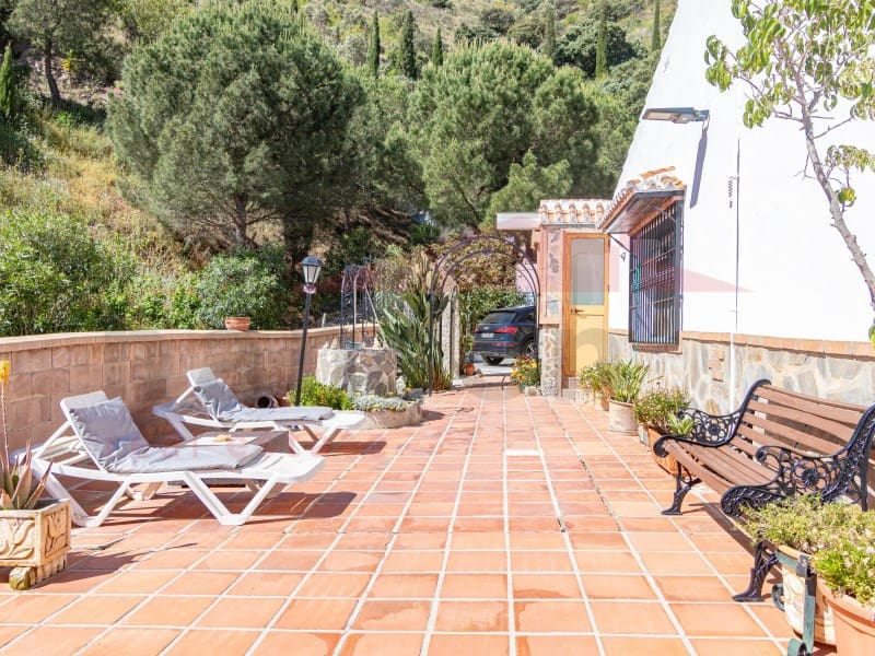 3 soveværelse Finca/Landehus til salg i Sayalonga med swimmingpool - € 370.000 (Ref: 9037031)