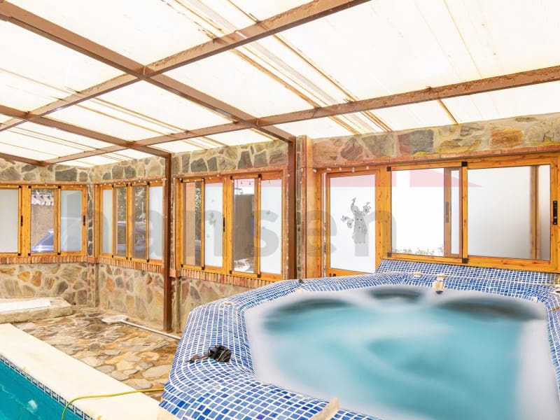 3 soveværelse Finca/Landehus til salg i Sayalonga med swimmingpool - € 370.000 (Ref: 9037031)
