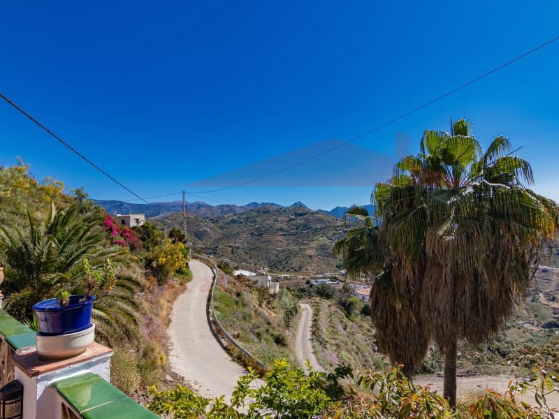 3 soveværelse Finca/Landehus til salg i Sayalonga med swimmingpool - € 370.000 (Ref: 9037031)