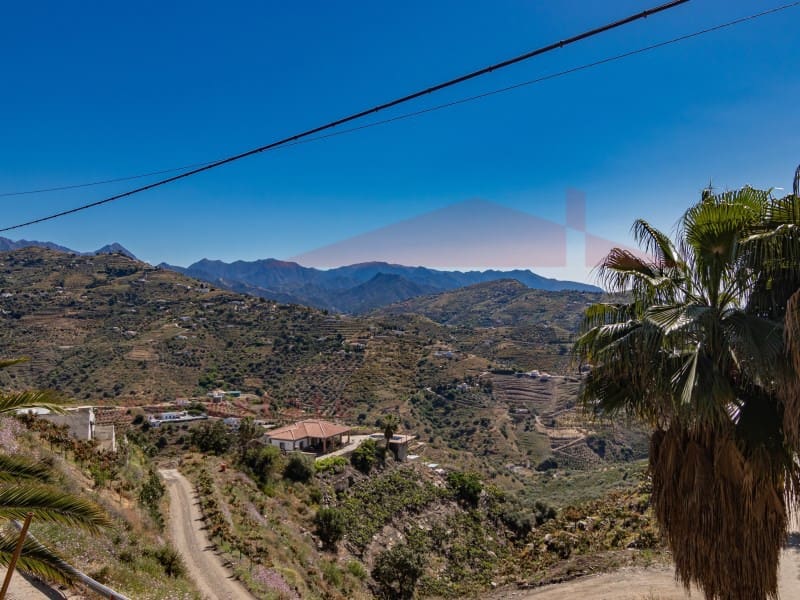 3 soveværelse Finca/Landehus til salg i Sayalonga med swimmingpool - € 370.000 (Ref: 9037031)