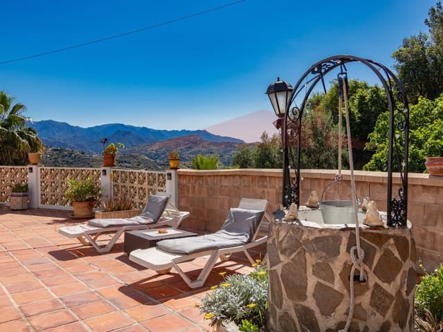 3 soveværelse Finca/Landehus til salg i Sayalonga med swimmingpool - € 370.000 (Ref: 9037031)