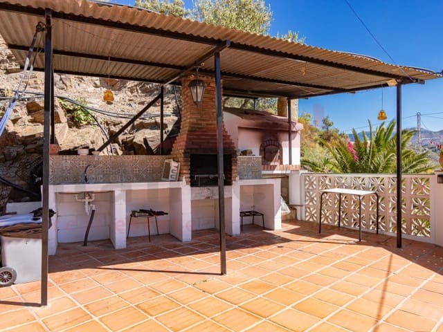 3 soveværelse Finca/Landehus til salg i Sayalonga med swimmingpool - € 370.000 (Ref: 9037031)