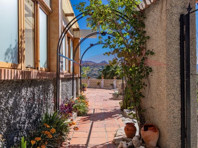 3 soveværelse Finca/Landehus til salg i Sayalonga med swimmingpool - € 370.000 (Ref: 9037031)