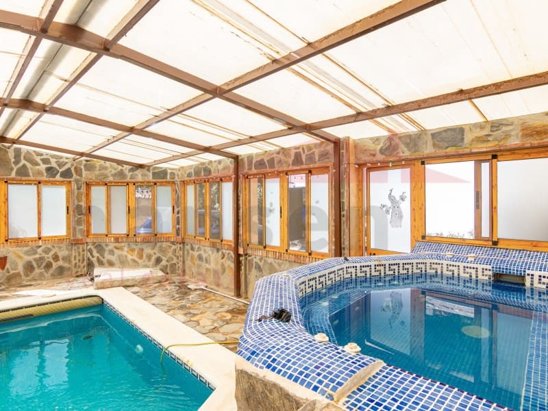 3 soveværelse Finca/Landehus til salg i Sayalonga med swimmingpool - € 370.000 (Ref: 9037031)