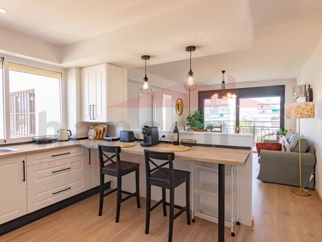 3 slaapkamer Flat te huur in Torre del Mar, Vélez-Málaga - € 1.300 (Ref: 9243528)