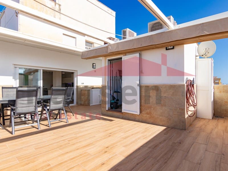 4 makuuhuone Kattohuoneisto myytävänä paikassa Torre del Mar - 589 000 € (Ref: 9296847)