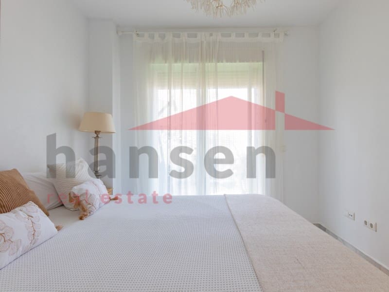 2 soverom Leilighet til salgs i Caleta de Velez med svømmebasseng garasje - € 339 000 (Ref: 9324270)