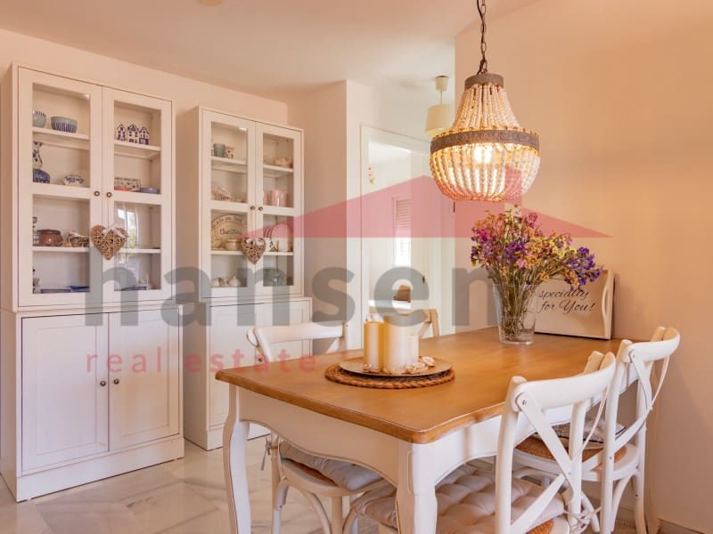 2 soverom Leilighet til salgs i Caleta de Velez med svømmebasseng garasje - € 339 000 (Ref: 9324270)