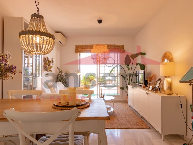 2 soverom Leilighet til salgs i Caleta de Velez med svømmebasseng garasje - € 339 000 (Ref: 9324270)