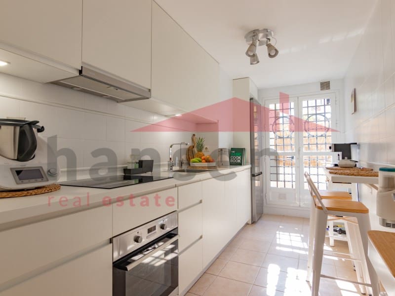 2 soverom Leilighet til salgs i Caleta de Velez med svømmebasseng garasje - € 339 000 (Ref: 9324270)