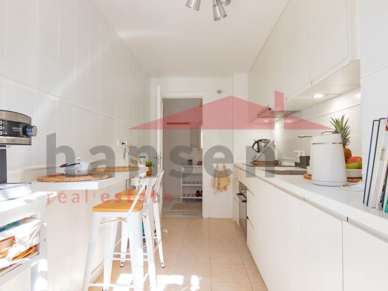 2 soverom Leilighet til salgs i Caleta de Velez med svømmebasseng garasje - € 339 000 (Ref: 9324270)